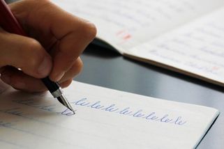 Jaká byla škola za socíku? Ema mele maso, branná výchova i fyzické tresty, které by dnes neprošly